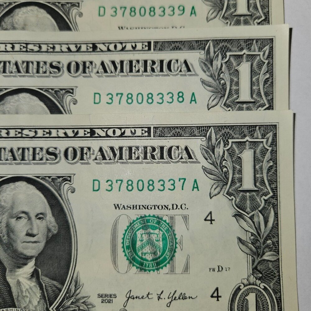 3 One Dollar Bills Uncirculated Sequential‎ (EACH SLEEVED) - Series 2021 (B193) - Picture 2 of 4